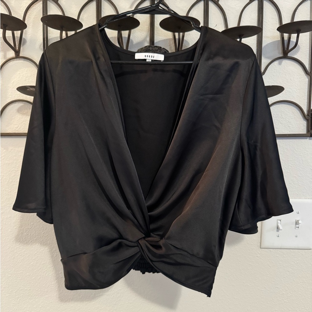 Black silk like blouse / flared sleeve